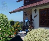 Casa com 450m², 4 dormitórios, 1 suíte, 6 vagas no bairro Santa Fé em Porto Alegre