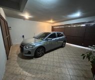 Casa com 350m², 4 dormitórios, 1 suíte, 2 vagas no bairro Jardim Planalto em Porto Alegre