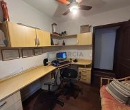 Casa com 350m², 4 dormitórios, 1 suíte, 2 vagas no bairro Jardim Planalto em Porto Alegre