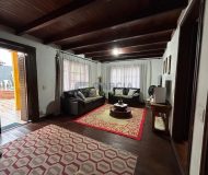 Casa com 350m², 4 dormitórios, 1 suíte, 2 vagas no bairro Jardim Planalto em Porto Alegre