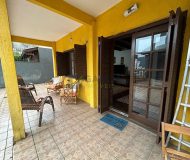 Casa com 350m², 4 dormitórios, 1 suíte, 2 vagas no bairro Jardim Planalto em Porto Alegre