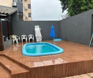 Casa com 350m², 4 dormitórios, 1 suíte, 2 vagas no bairro Jardim Planalto em Porto Alegre