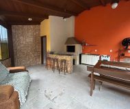 Casa com 350m², 4 dormitórios, 1 suíte, 2 vagas no bairro Jardim Planalto em Porto Alegre