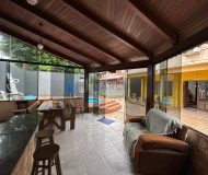 Casa com 350m², 4 dormitórios, 1 suíte, 2 vagas no bairro Jardim Planalto em Porto Alegre