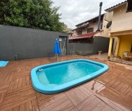 Casa com 350m², 4 dormitórios, 1 suíte, 2 vagas no bairro Jardim Planalto em Porto Alegre