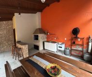 Casa com 350m², 4 dormitórios, 1 suíte, 2 vagas no bairro Jardim Planalto em Porto Alegre