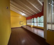 Casa com 350m², 4 dormitórios, 1 suíte, 2 vagas no bairro Jardim Planalto em Porto Alegre