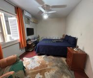 Casa com 350m², 4 dormitórios, 1 suíte, 2 vagas no bairro Jardim Planalto em Porto Alegre