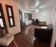 Casa com 350m², 4 dormitórios, 1 suíte, 2 vagas no bairro Jardim Planalto em Porto Alegre