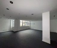 Sala Comercial com 71m², 1 vaga no bairro Menino Deus em Porto Alegre