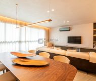 Apartamento com 206m², 3 dormitórios, 3 suítes, 3 vagas no bairro Moinhos de Vento em Porto Alegre