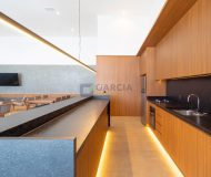 Apartamento com 61m², 2 dormitórios, 1 suíte, 1 vaga no bairro Vila Ipiranga em Porto Alegre