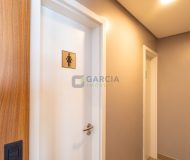 Apartamento com 61m², 2 dormitórios, 1 suíte, 1 vaga no bairro Vila Ipiranga em Porto Alegre