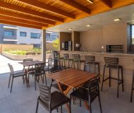 Apartamento com 61m², 2 dormitórios, 1 suíte, 1 vaga no bairro Vila Ipiranga em Porto Alegre