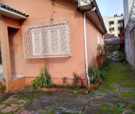 Casa com 384m², 6 dormitórios, 2 vagas no bairro Cristo Redentor em Porto Alegre