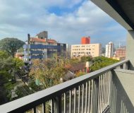 Apartamento com 82m², 3 dormitórios, 1 suíte, 2 vagas no bairro Petrópolis em Porto Alegre