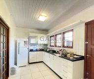 Casa com 265m², 4 dormitórios, 1 suíte, 2 vagas no bairro Sarandi em Porto Alegre