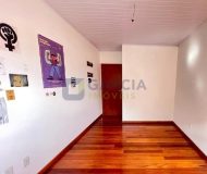 Casa com 265m², 4 dormitórios, 1 suíte, 2 vagas no bairro Sarandi em Porto Alegre