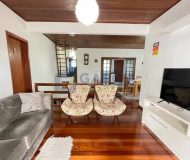 Casa com 265m², 4 dormitórios, 1 suíte, 2 vagas no bairro Sarandi em Porto Alegre