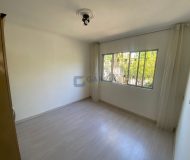 Casa com 70m², 3 dormitórios, 2 vagas no bairro Jardim Sabará em Porto Alegre