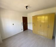 Casa com 70m², 3 dormitórios, 2 vagas no bairro Jardim Sabará em Porto Alegre