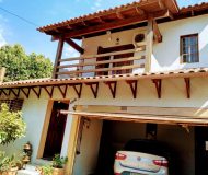 Casa com 249m², 3 dormitórios, 1 suíte, 4 vagas no bairro Nonoai em Porto Alegre