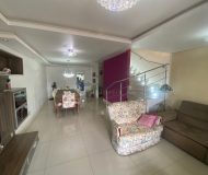 Casa com 394m², 4 dormitórios, 2 suítes, 4 vagas no bairro Jardim Itu em Porto Alegre