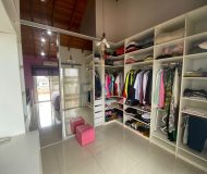Casa com 394m², 4 dormitórios, 2 suítes, 4 vagas no bairro Jardim Itu em Porto Alegre