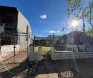 Casa com 60m², 2 dormitórios, 3 vagas no bairro Sarandi em Porto Alegre