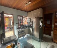 Casa com 300m², 3 dormitórios, 1 suíte, 3 vagas no bairro Jardim Itu Sabará em Porto Alegre