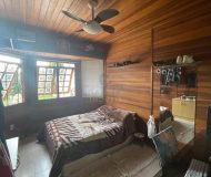 Casa com 300m², 3 dormitórios, 1 suíte, 3 vagas no bairro Jardim Itu Sabará em Porto Alegre