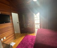 Casa com 300m², 3 dormitórios, 1 suíte, 3 vagas no bairro Jardim Itu Sabará em Porto Alegre