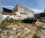 Terreno com 359m² no bairro Passo da Areia em Porto Alegre