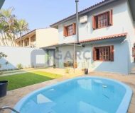 Casa com 300m², 4 dormitórios no bairro Jardim Itu em Porto Alegre