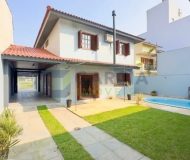 Casa com 300m², 4 dormitórios no bairro Jardim Itu em Porto Alegre