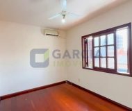 Casa com 300m², 4 dormitórios no bairro Jardim Itu em Porto Alegre