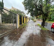 Casa com 74m², 3 dormitórios, 1 vaga no bairro Cristo Redentor em Porto Alegre