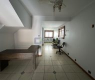 Casa com 264m², 3 dormitórios no bairro Passo da Areia em Porto Alegre