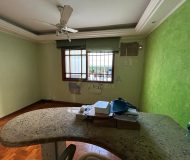 Casa com 264m², 3 dormitórios no bairro Passo da Areia em Porto Alegre