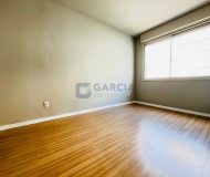 Apartamento com 58m², 2 dormitórios no bairro Vila Ipiranga em Porto Alegre