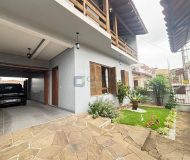 Casa com 390m², 5 dormitórios, 1 suíte, 4 vagas no bairro Sarandi em Porto Alegre