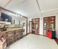 Casa com 390m², 5 dormitórios, 1 suíte, 4 vagas no bairro Sarandi em Porto Alegre