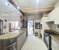 Casa com 390m², 5 dormitórios, 1 suíte, 4 vagas no bairro Sarandi em Porto Alegre