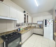 Casa com 390m², 5 dormitórios, 1 suíte, 4 vagas no bairro Sarandi em Porto Alegre