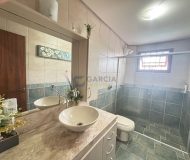 Casa com 390m², 5 dormitórios, 1 suíte, 4 vagas no bairro Sarandi em Porto Alegre