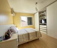 Casa com 161m², 3 dormitórios, 1 suíte, 3 vagas no bairro Jardim Ingá em Porto Alegre