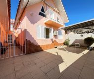 Casa com 161m², 3 dormitórios, 1 suíte, 3 vagas no bairro Jardim Ingá em Porto Alegre