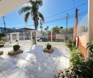 Casa com 161m², 3 dormitórios, 1 suíte, 3 vagas no bairro Jardim Ingá em Porto Alegre