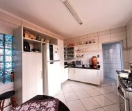 Casa com 161m², 3 dormitórios, 1 suíte, 3 vagas no bairro Jardim Ingá em Porto Alegre