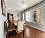 Casa com 161m², 3 dormitórios, 1 suíte, 3 vagas no bairro Jardim Ingá em Porto Alegre